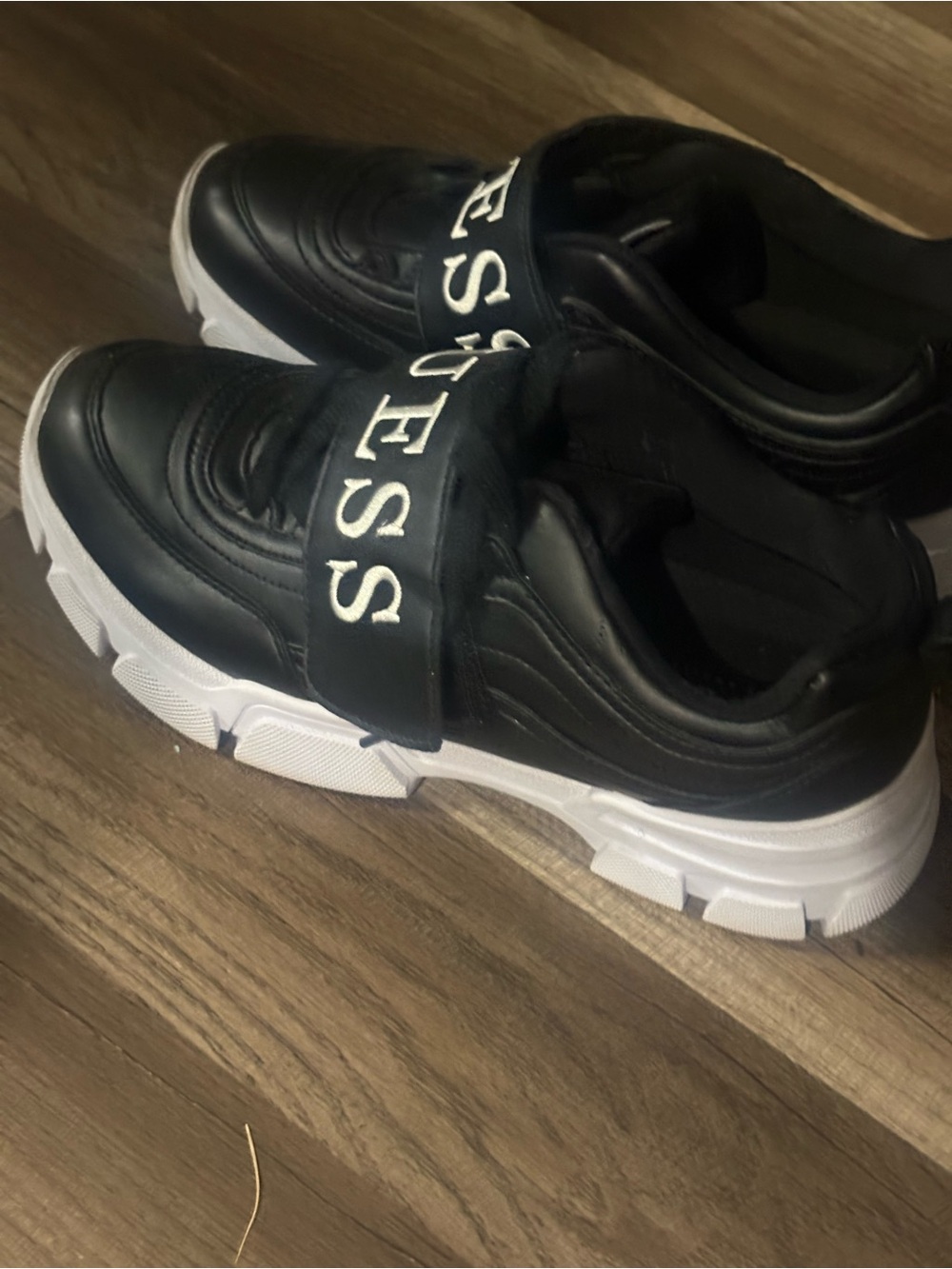 Guess sneakers GREAT CONDITION